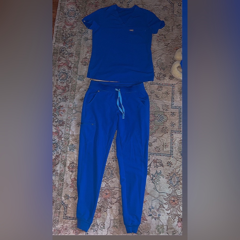 Figs scrub set small top and medium bottom